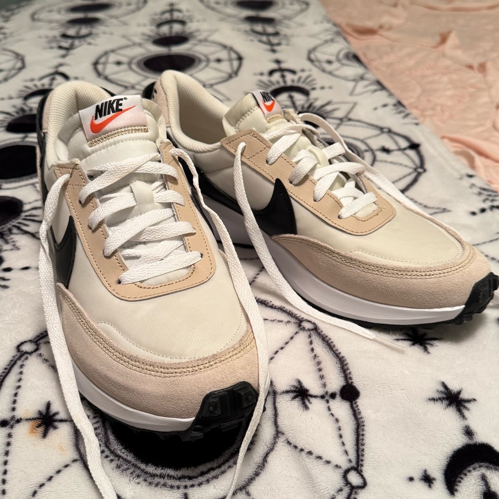 Women’s Nike Waffle Debut